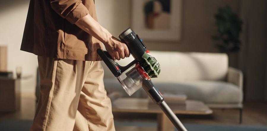 Dyson V8 Cyclone Aspirateur Balai sans Fil – 150 AW, 60 Min d’autonomie, Brosse Motorbar Auto-démêlante,