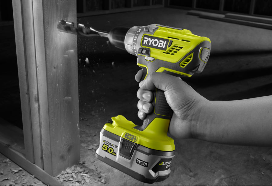 RYOBI 4 outils : 1 perceuse-visseuse + scies (sauteuse, circulaire & sabre) + 2 batteries 4 Ah & 2Ah + 1 chargeur & sac de transport